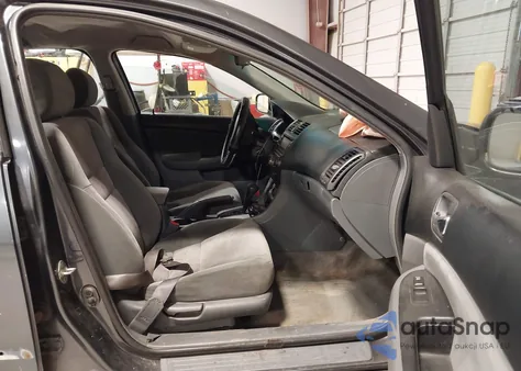 2004 Honda Accord 2.4 Lx z USA, uszkodzony, nr VIN 1HGCM56374A163200